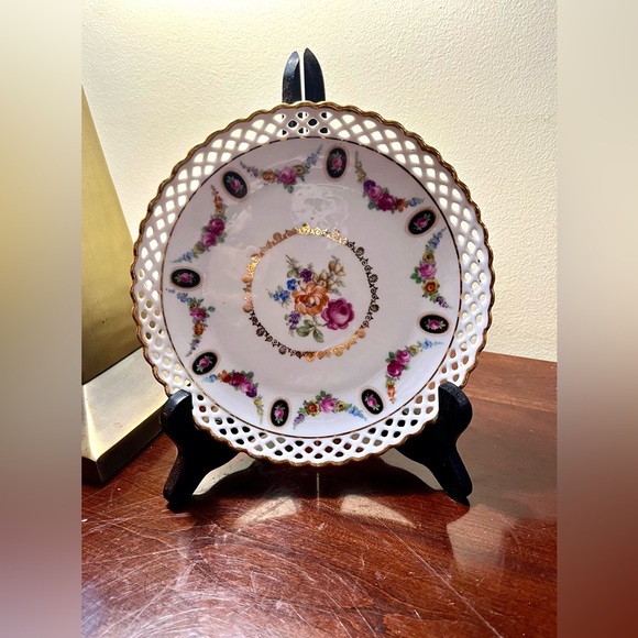 Schumann Bavaria reticulated porcelain plate with gold trim and Dresden floral. - Picture 2 of 9